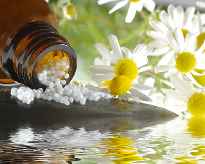 leistung-natur Natürliche Medikamente (Kleine Weiße Kügelchen) und Blumen